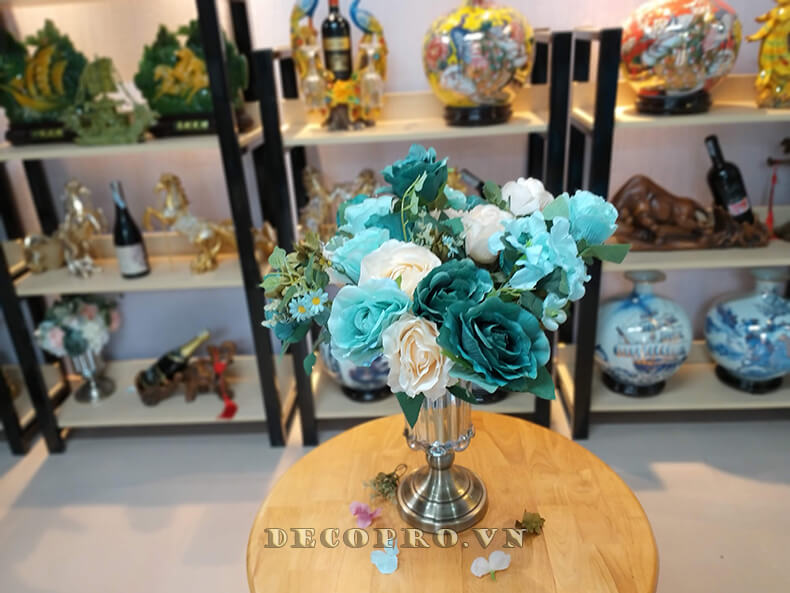 Decor phòng khách đẹp - Đồ trang trí kệ tivi sang trọng và hiện đại