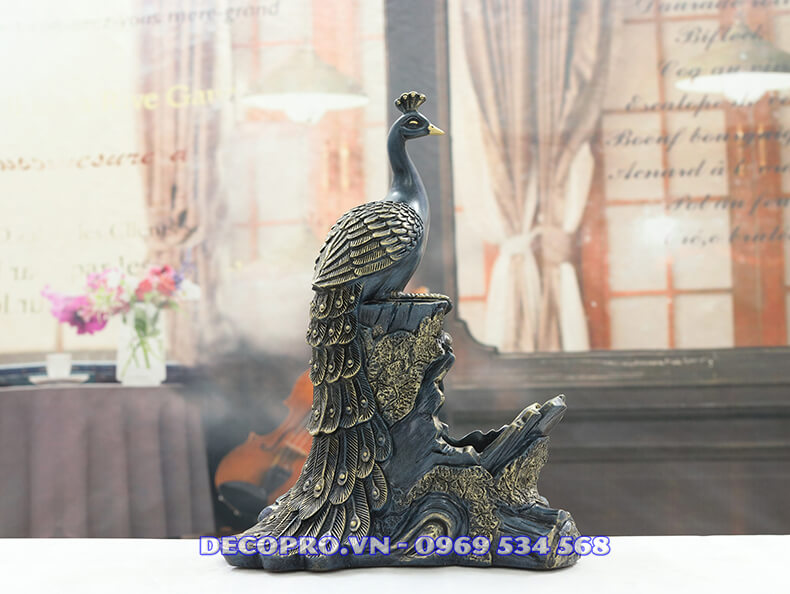 Kệ rượu vang chim công – Quà mừng tân gia sang trọng, ý nghĩa