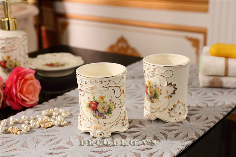 Cốc lấy nước súc miệng được đầu tư kĩ lưỡng và tỉ mỉ trên từng chi tiết