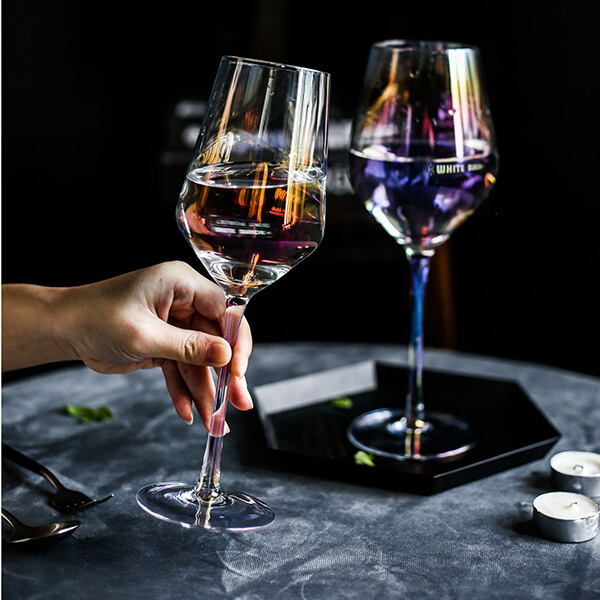 Bộ ly rượu vang pha lê là một trong những lựa chọn hoàn hảo cho những ai yêu thích sự thanh lịch và sang trọng. Với chất liệu pha lê tinh tế cùng thiết kế đẹp mắt, bộ ly rượu này sẽ làm hài lòng cả những khách hàng khó tính nhất.