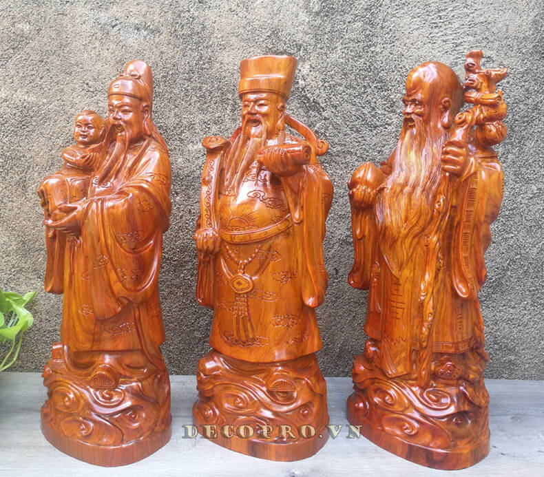 Bạn nên để hình tượng Phúc Tinh – Lộc Tinh – Thọ Tinh đứng ngang hàng với nhau