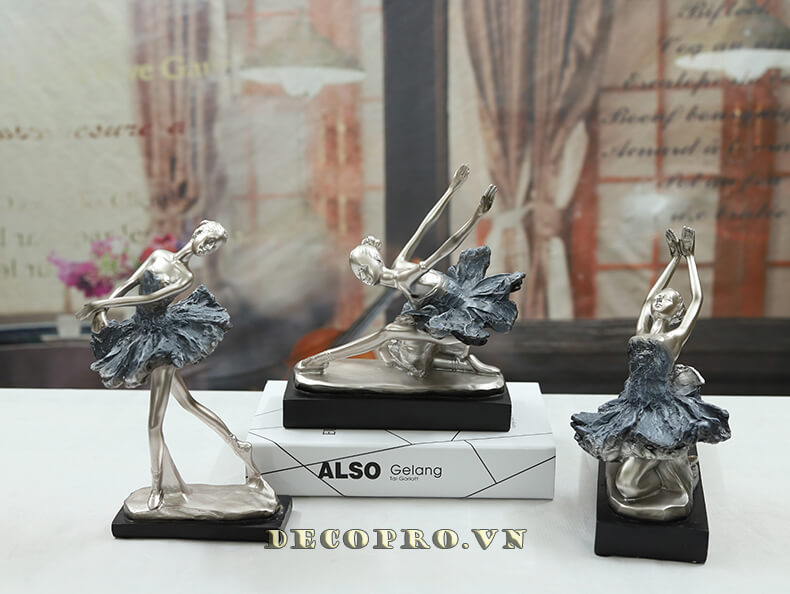 Bộ đồ decor đẹp bao gồm 3 bức tượng nhỏ, mỗi bức tượng là một tư thế chuẩn của nàng vũ công “thiên nga”