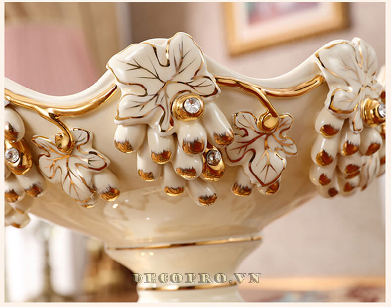 Từng đường nét chùm nho được tạo hình cầu kì khiến sản phẩm sang trọng, tinh tế