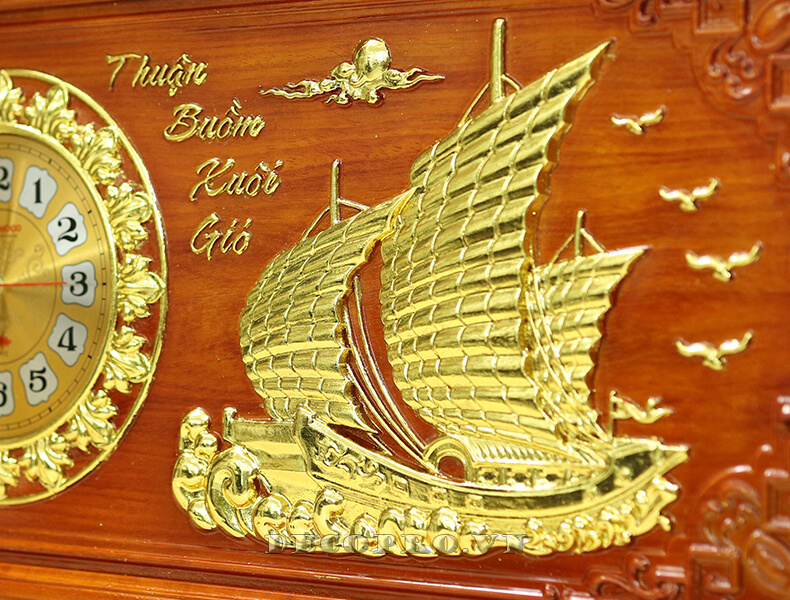 Tranh đồng hồ tặng tân gia với hình ảnh Con thuyền căng buồm ra khơi mang nhiều ý nghĩa của sự thành công…