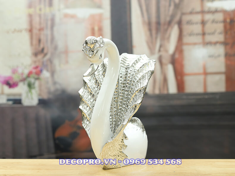 Chiếc mào thiên nga giống như đang đội vương miện cao quý của nữ hoàng