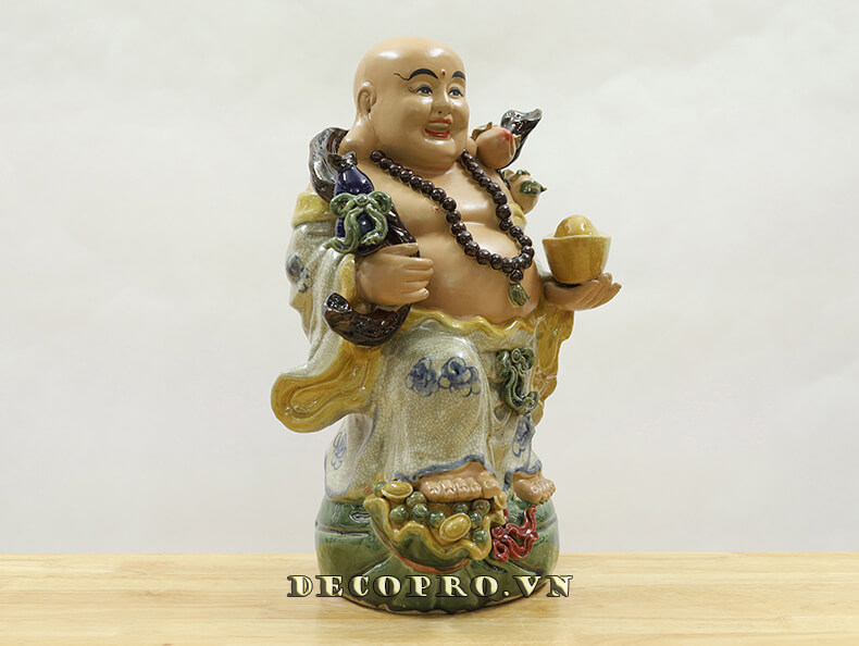 Nụ cười rạng rỡ của Phật Di Lặc lan tỏa niềm vui hân hoan cho người ngắm nhìn