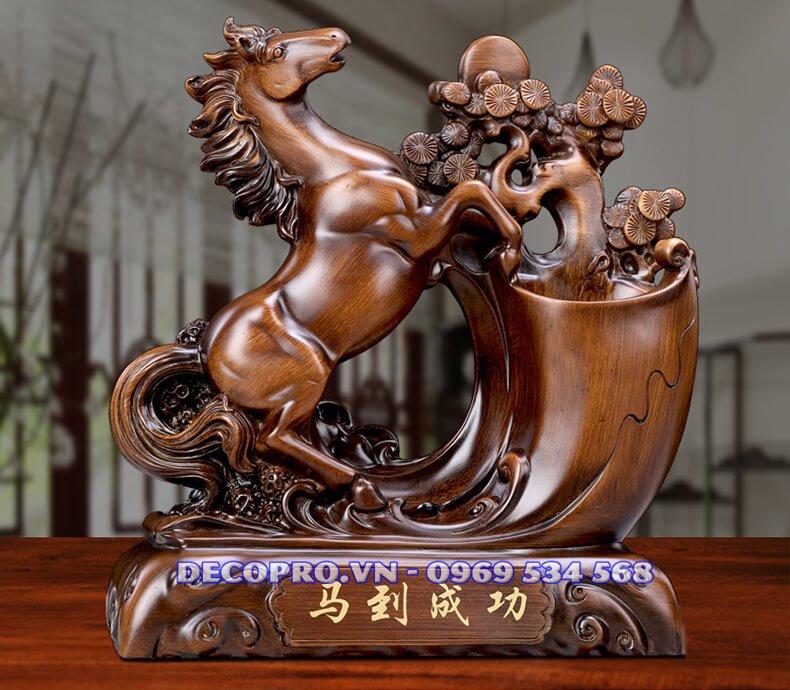 Hộp bút chiến mã cao cấp được làm từ bột đá đúc nguyên chất bền bỉ hơn cả gỗ thật