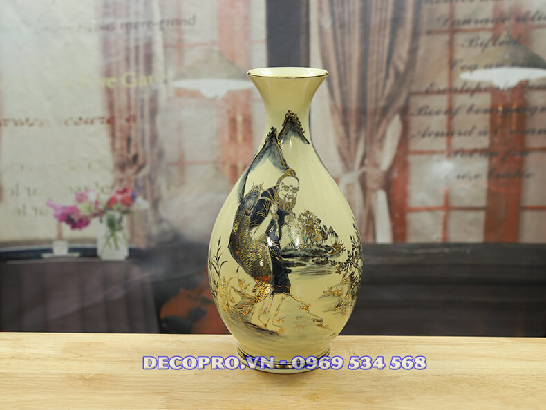 Họa tiết ông lão vui vẻ mang chú cá vàng về nhà