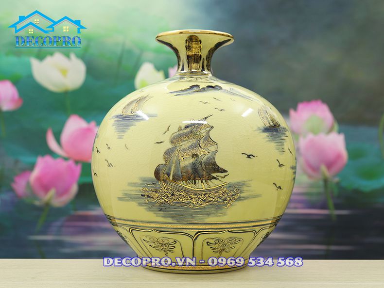 Mặt sau bình hút lộc là hình ảnh cánh chim hải âu dẫn đường