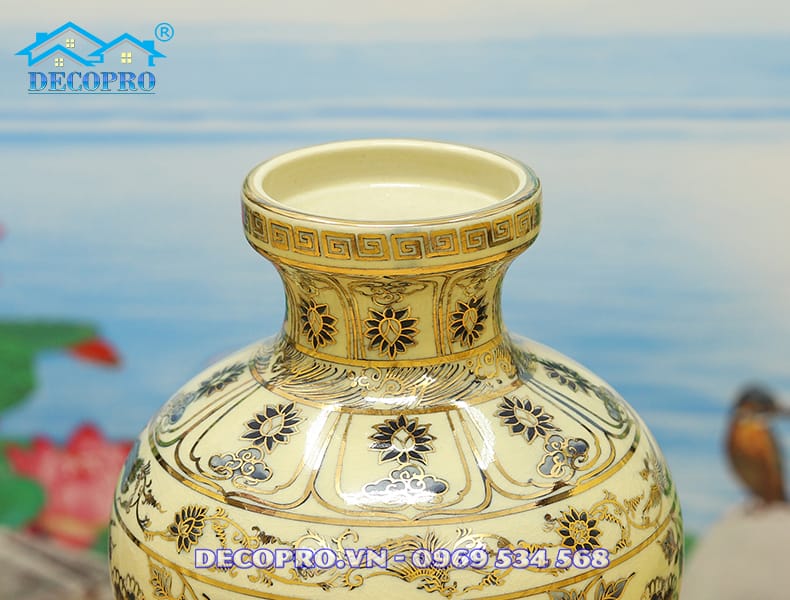 Các họa tiết từ cổ bình đến vai bình hút tài lộc gốm Chu Đậu mang “linh hồn” của đất Việt