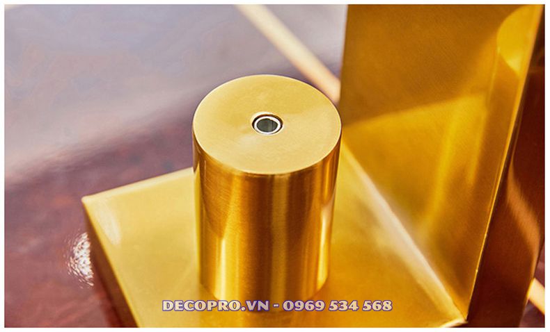 Cận cảnh phần trụ để giữ thăng bằng cho bức tượng