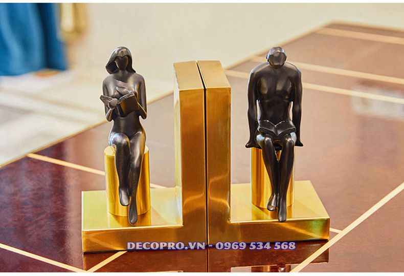 Cặp đôi cùng quay mặt về một hướng thể hiện sự đồng điệu trong tâm hồn