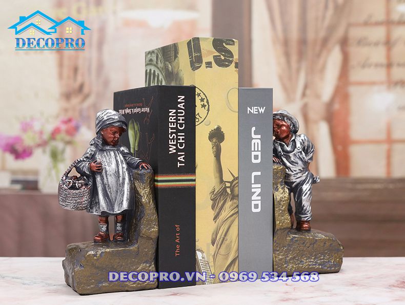 Đồ decor chặn sách cặp đôi trai gái – tại shop đồ trang trí Decopro