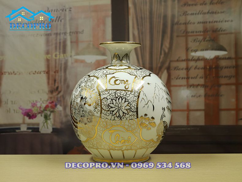 Dòng chữ Thư Pháp bay bổng nhưng vô cùng mạnh mẽ trên hông bình tài lộc
