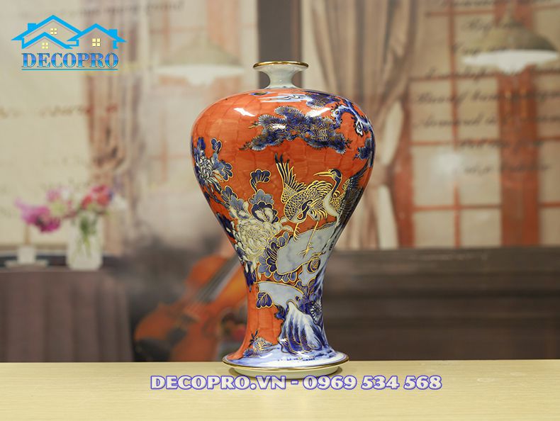 Họa tiết đôi chim hạc quấn quýt không rời gắn liền với tình cảm vợ chồng đậm sâu, bền chặt