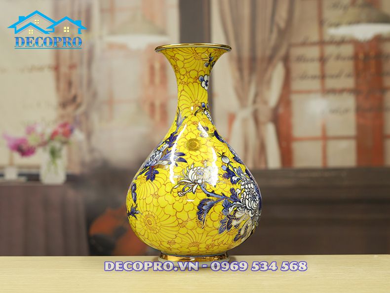 Mặt nghiêng của đồ trang trí phòng khách bình hút tài lộc Bát Tràng
