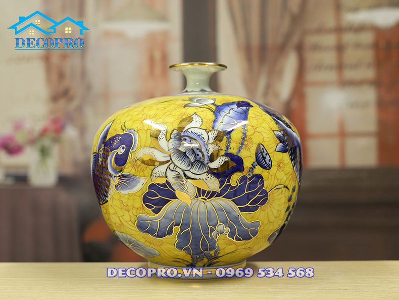 Họa tiết hoa sen tao nhã trên quà tặng tân gia cao cấp bình hút tài lộc BG146