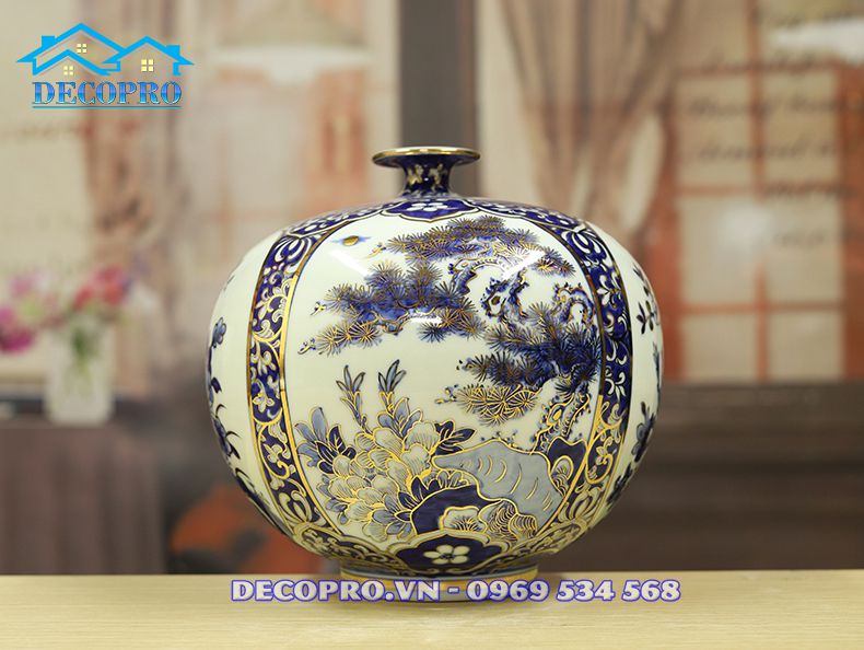 Họa tiết câu Tùng (tượng trưng cho mùa đông) ý chỉ sức sống mãnh liệt, bền bỉ