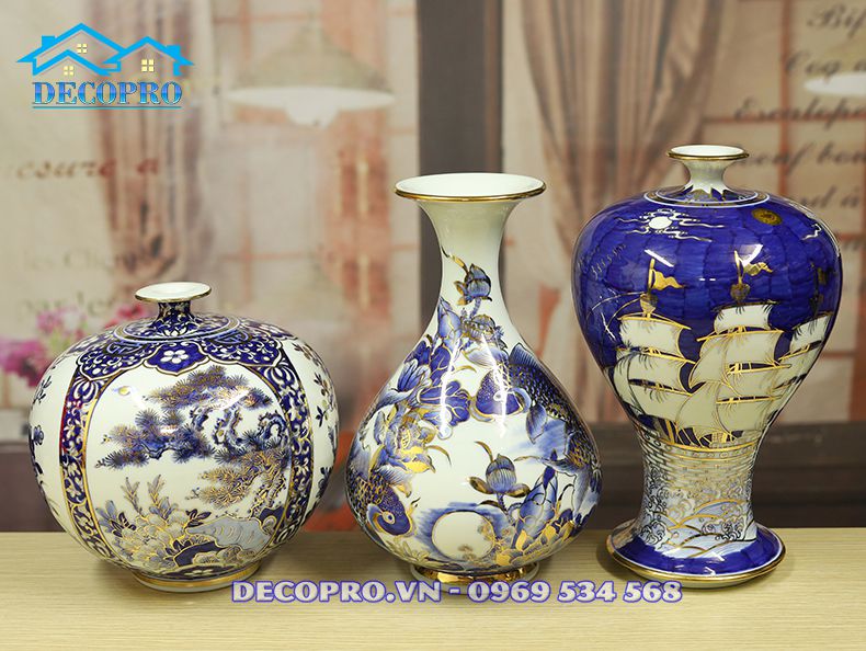 Màu xanh lam cổ điển đi cùng nét vẽ vàng 24k cao cấp mang vẻ đẹp sang trọng, say mê lòng người
