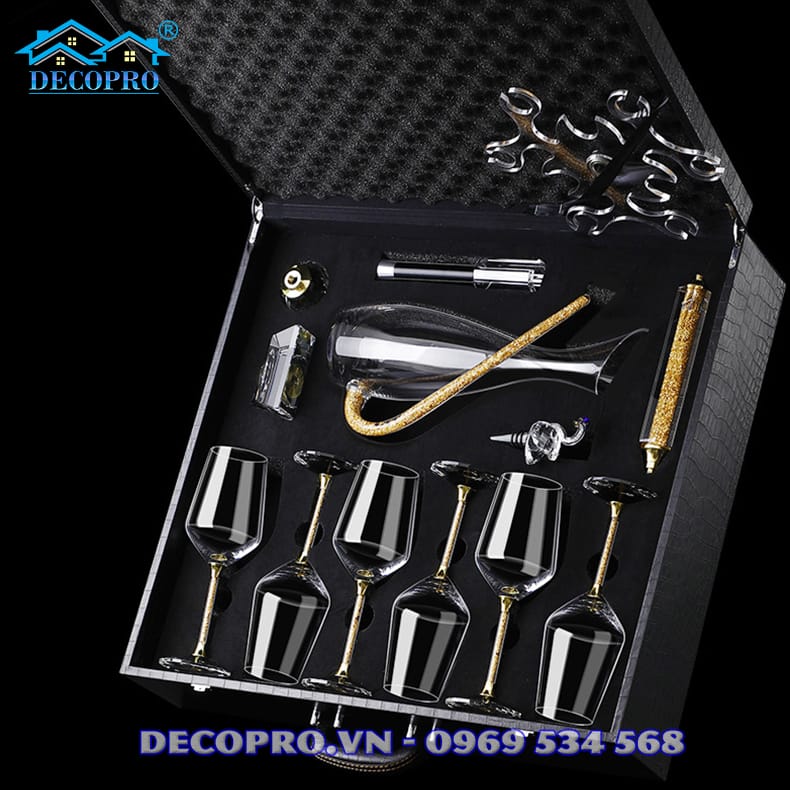 Bộ Ly Rượu Vang Pha Lê Đúc Vàng 24k 420ml kèm giá treo, bình thở được đóng gói Vali Da sang trọng