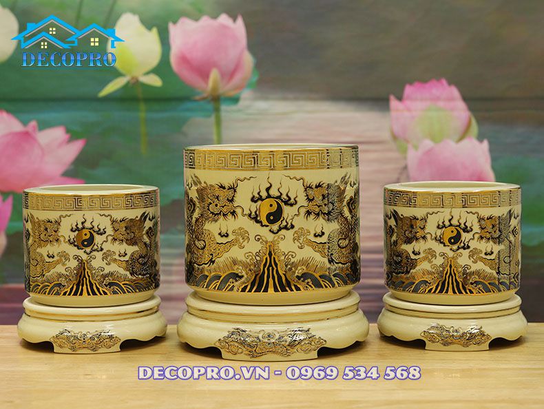 Bộ bát hương gốm Chu Đậu vẽ kỹ vàng 24k (hàm lượng 12%) tại Decopro.vn