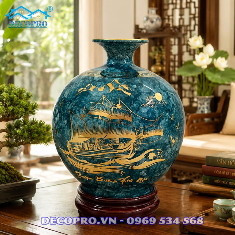 Bình tài lộc Bát Tràng men xanh vân đá Thuận Buồm – Mã Đáo Thành Công, thiết kế hai mặt ý nghĩa, tượng trưng cho công việc hanh thông, sự nghiệp phát triển và thành công.