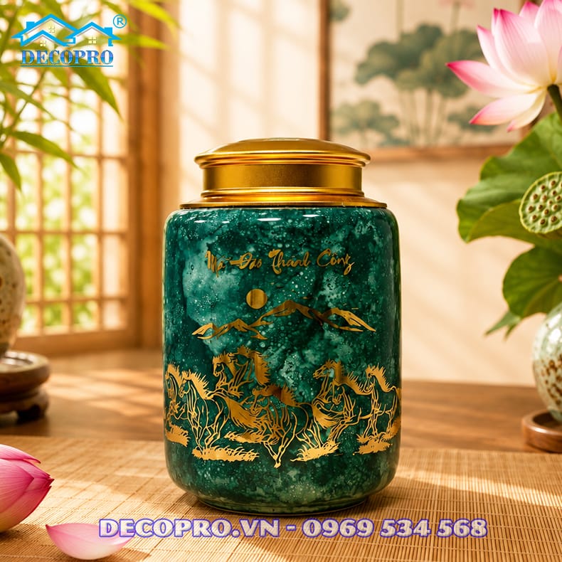 Hũ đựng trà thiết kế đồng bộ cùng bộ ấm chén, vừa tiện bảo quản trà vừa tăng giá trị trưng bày.