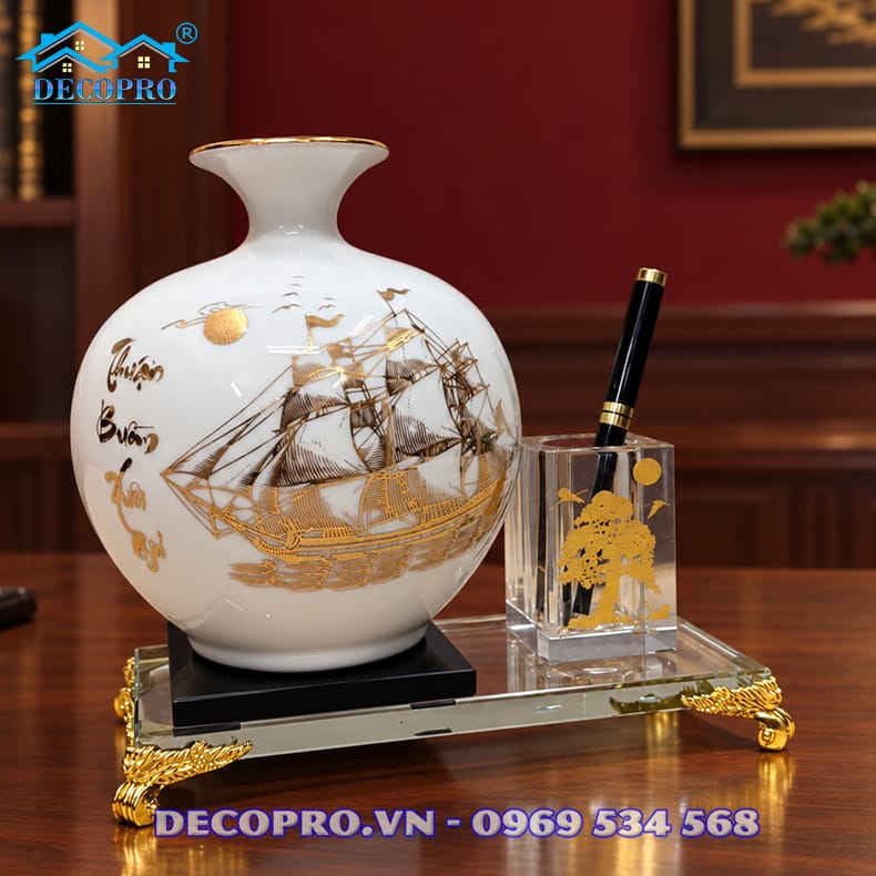 Khay đựng bút tài lộc trang trí bàn làm việc lãnh đạo.