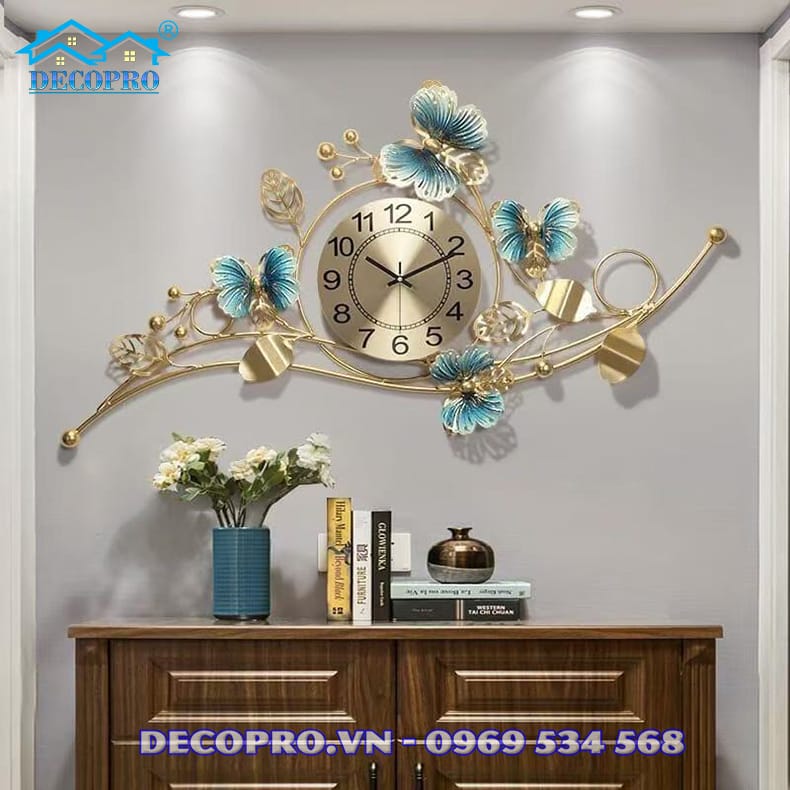 Đồng hồ treo tường Bướm Hoa Phú Quý phù hợp làm quà tân gia, khai trương và quà tặng đối tác.