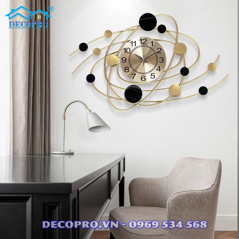 Đồng hồ nghệ thuật phù hợp trang trí phòng làm việc, văn phòng, showroom và sảnh tiếp khách.