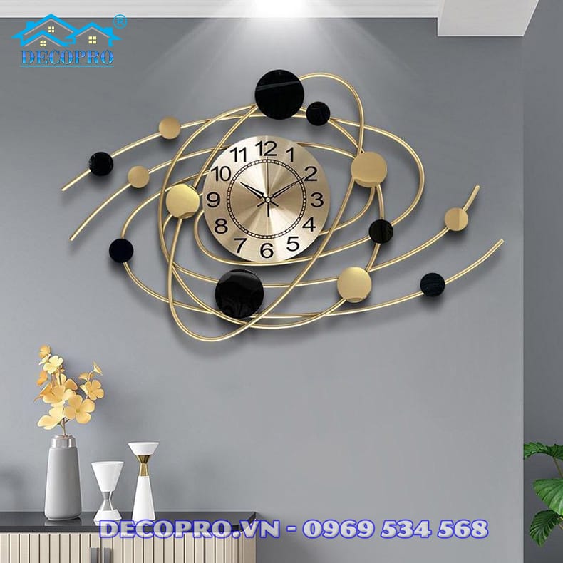 Đồng hồ decor Quỹ Đạo Thời Gian thích hợp làm quà tân gia, khai trương hoặc quà tặng đối tác.